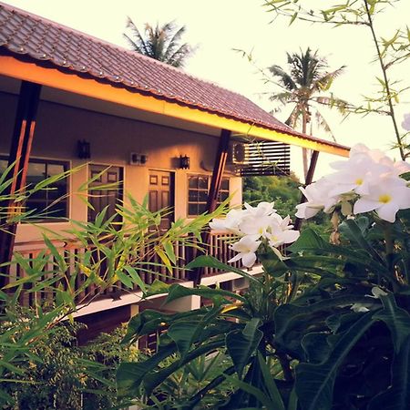 The Outside Inn Убонратчатхани Экстерьер фото